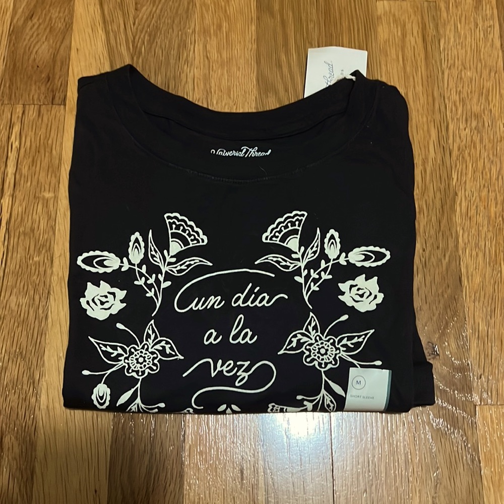 BRAND NEW UNIVERSAL THREAD SHORT SLEEVE SHIRT